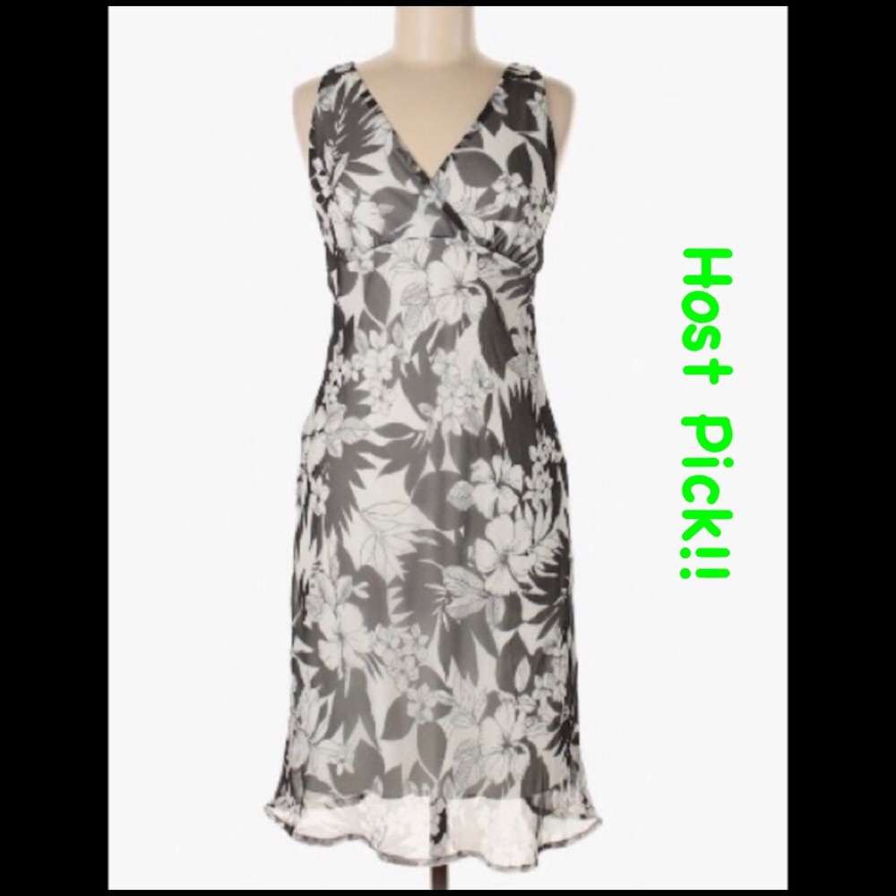 🎉HP!!🎉 Lined Black and White Floral Dress